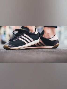 Adidas Country OG sneakers in black and pink 2016